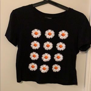 Black tshirt with daisies